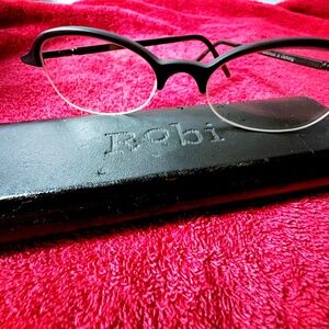 Robi - eye glasses